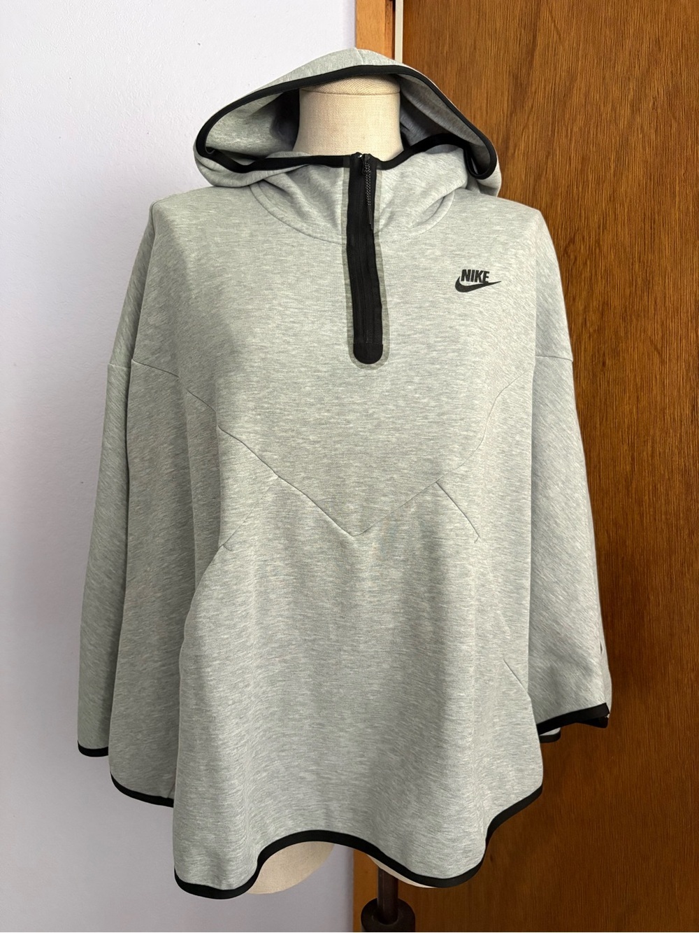 NIKE sz M Tech Fleece Hooded PONCHO Cape Jacket Gray DV5250